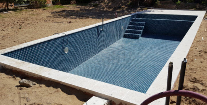 Revêtement carrelage pour piscine béton